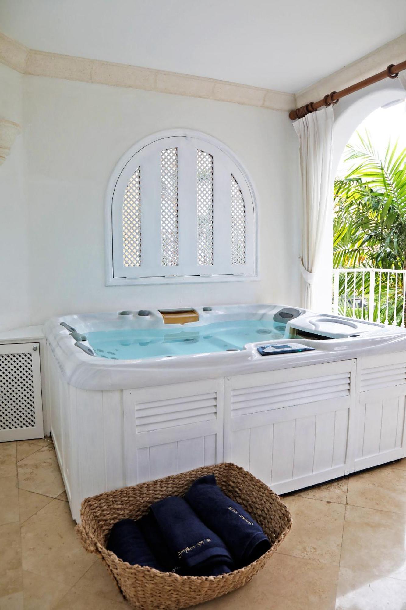 Spb 309 Luxury Beach Front Property Saint Peter Extérieur photo